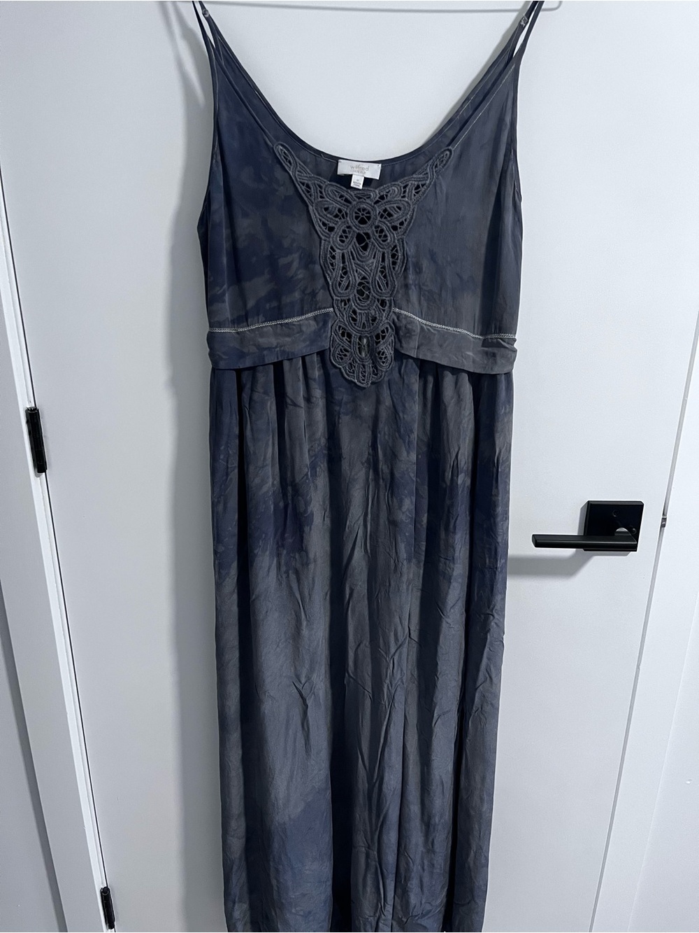 Aritzia Wilfred Bisous Dress 100% silk